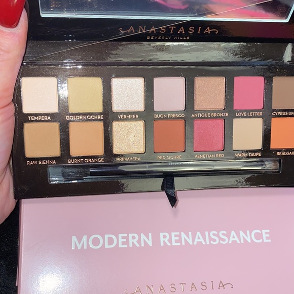 Anastasia  Beverly Hills Modern Renaissance - Picture 2 of 3